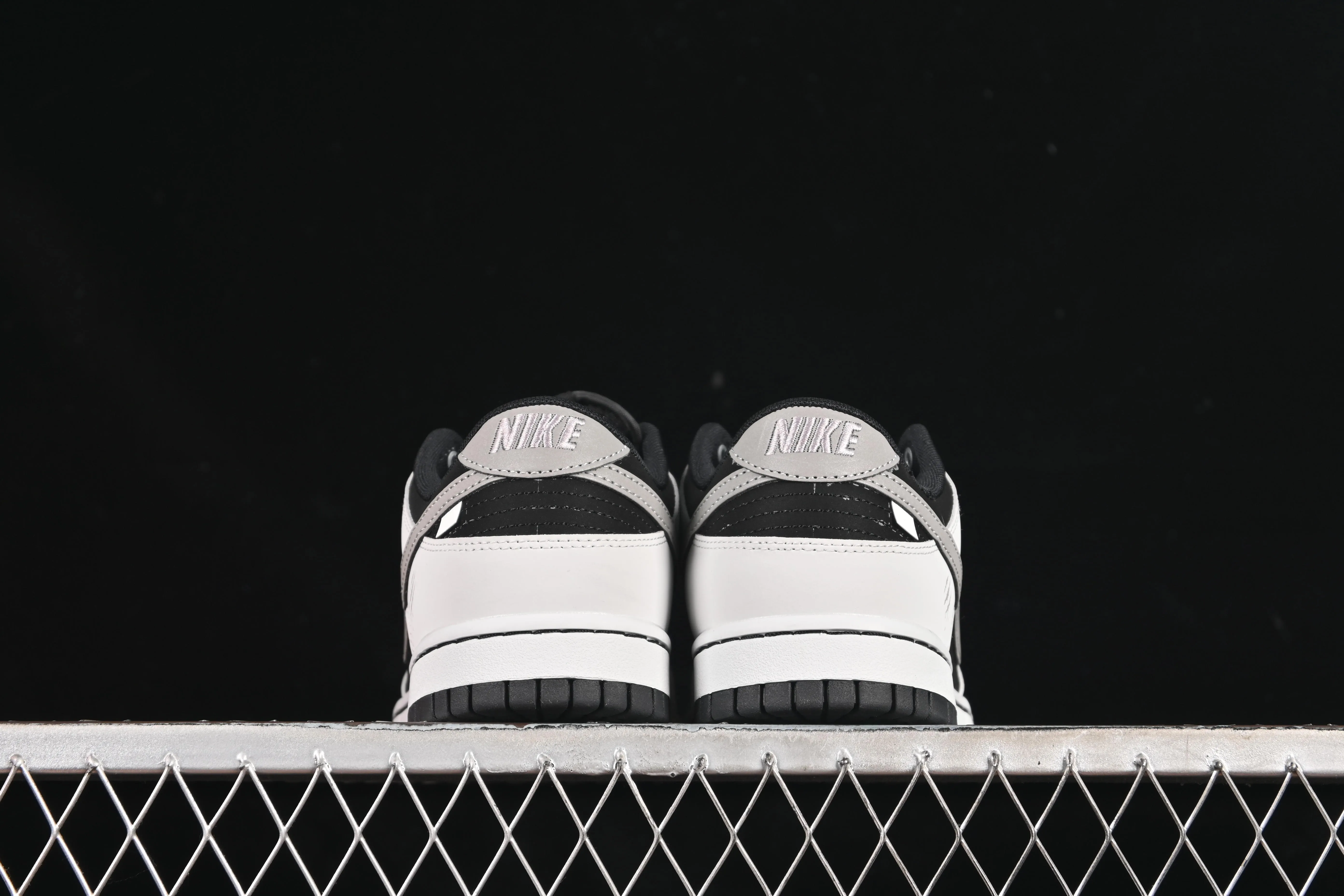 All categories Nk SB Dunk Series Nk SB Dunk Low High-end customized low-top sneakers Nike SB Dunk Low Pioneer Knight Anniversary high-end customized low-top casual sneakers WB0414-002